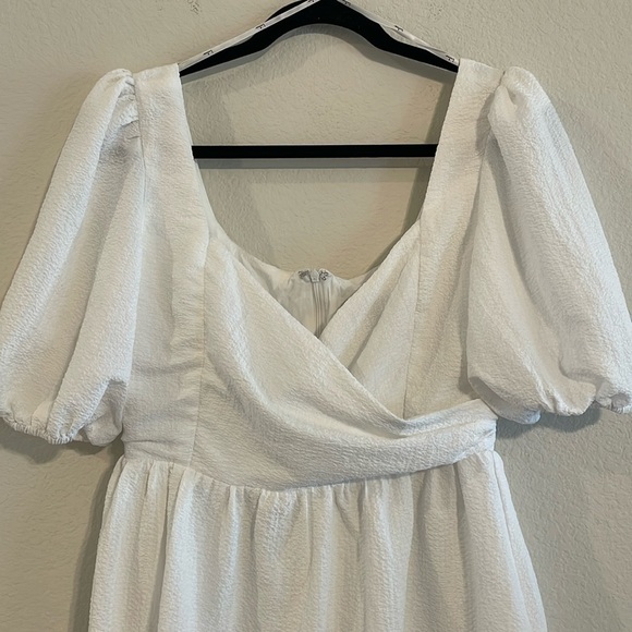 Lulu’s Women’s Mini Dress Medium White Little Bit In Love Surplice Puff Sleeve - Picture 7 of 17